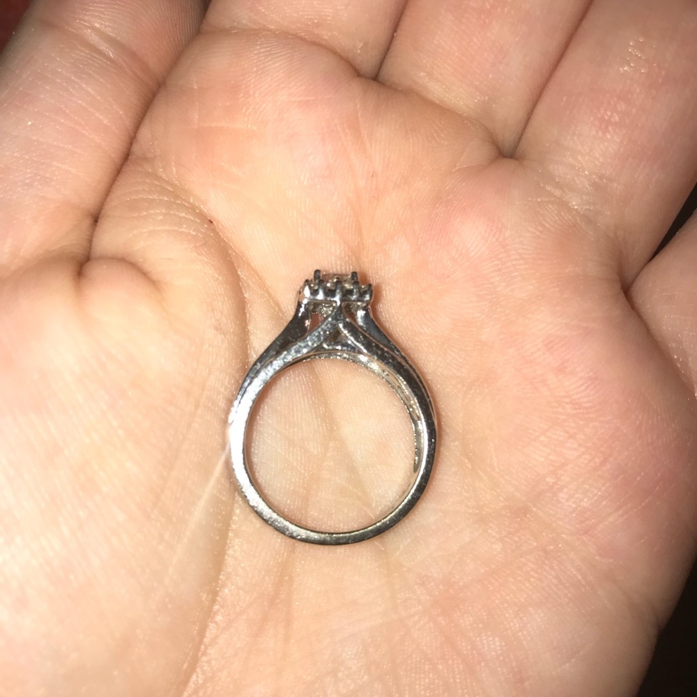 Keepsake engagement ring. - Picture 2 of 5